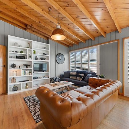 The Walnut Tree House - Martinborough Holiday Home Exterior foto